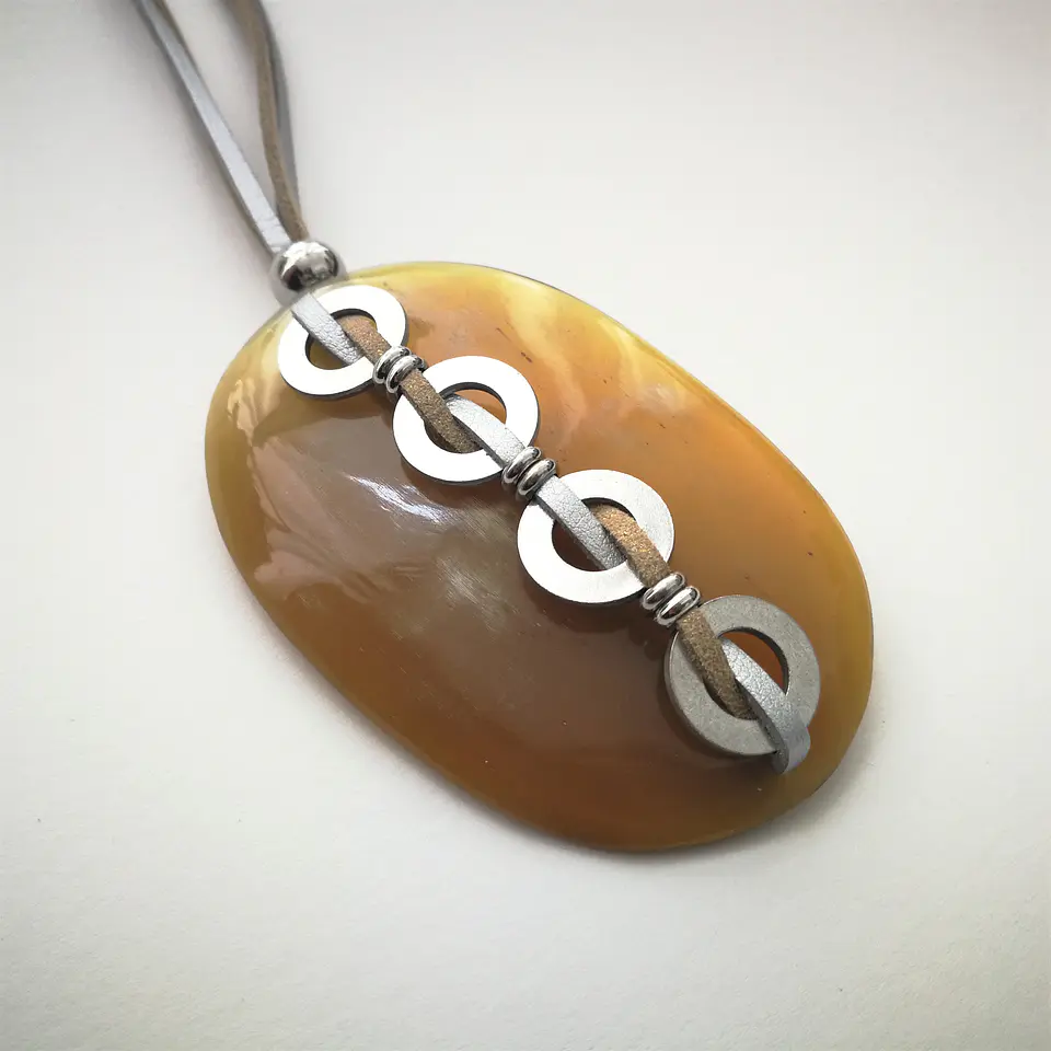 Four circles in gold 3