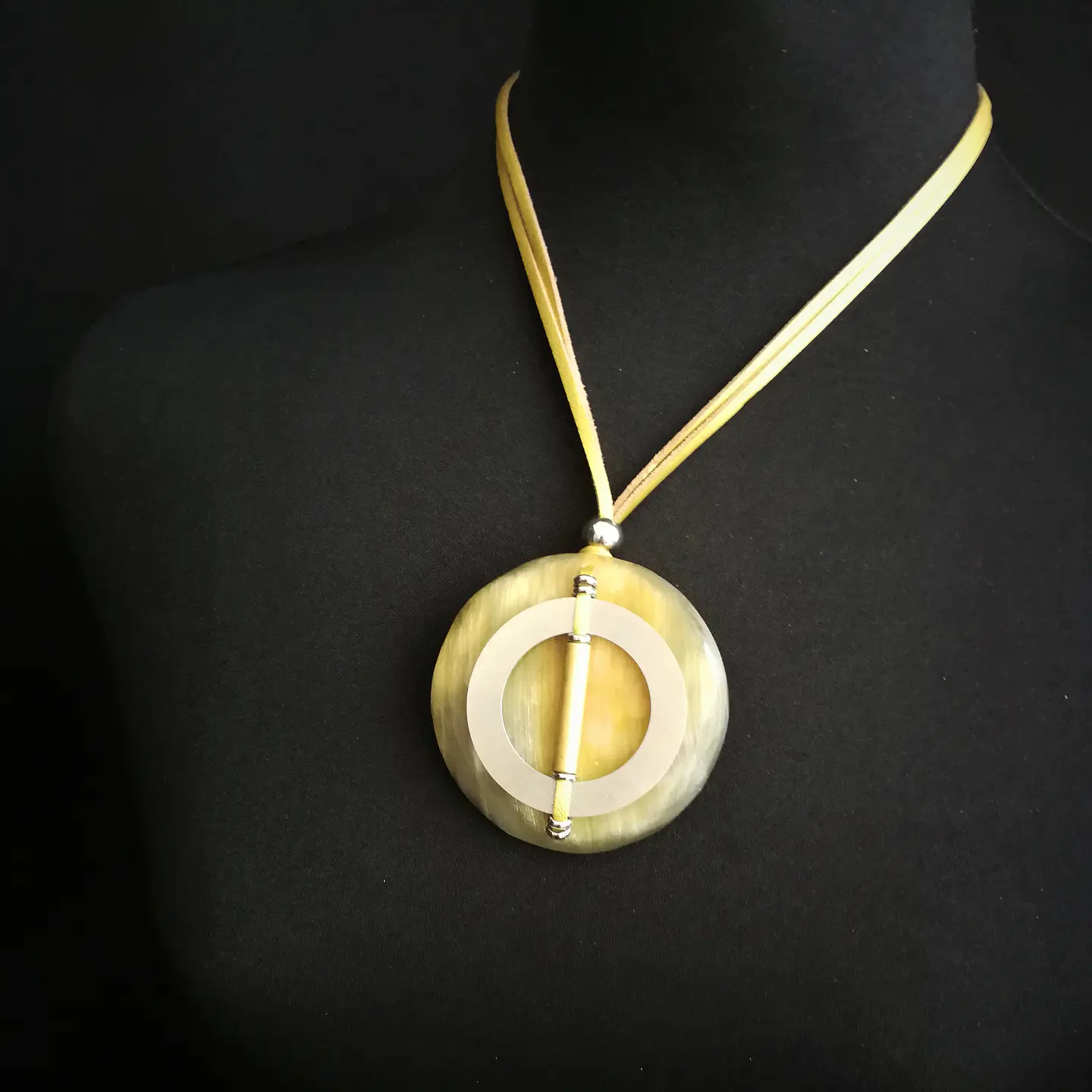 Big circle in gold 3