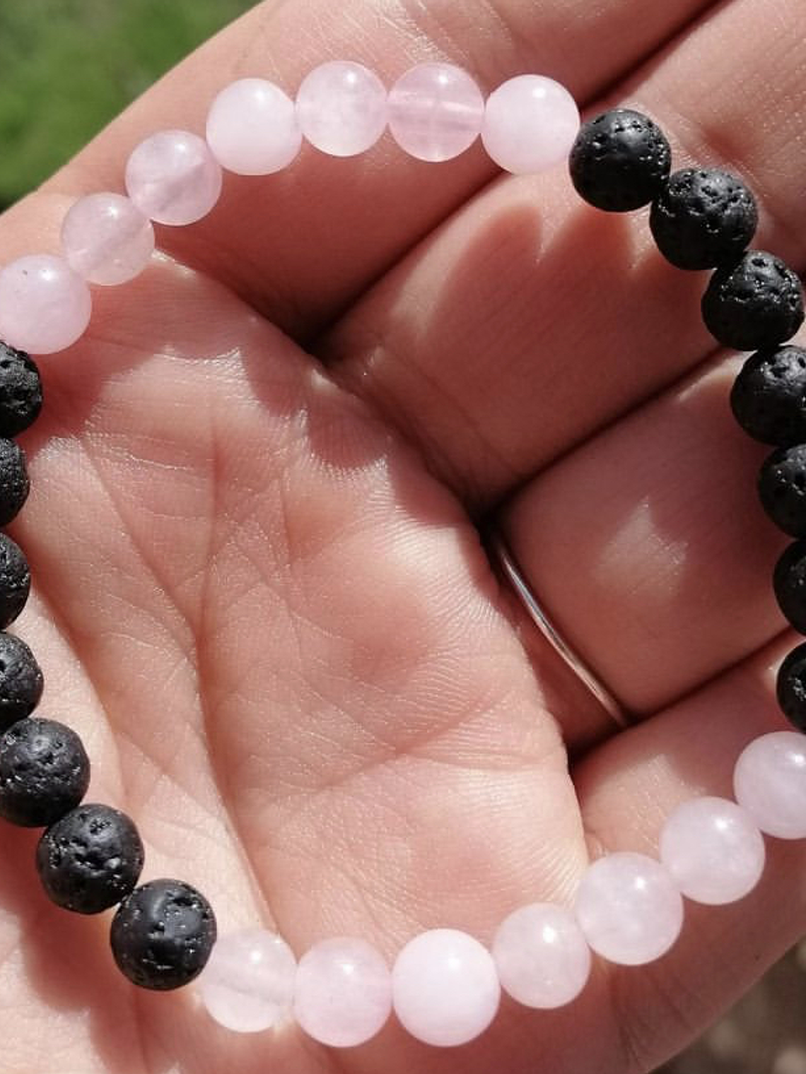 Piedra volcánica y cuarzo rosa  1