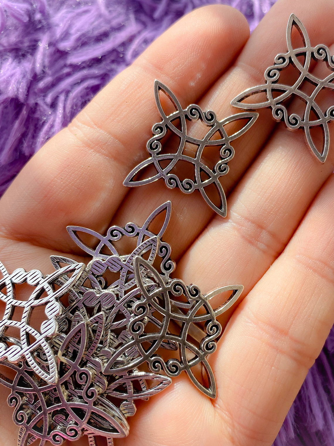 Colgante nudo de bruja alpaca 1