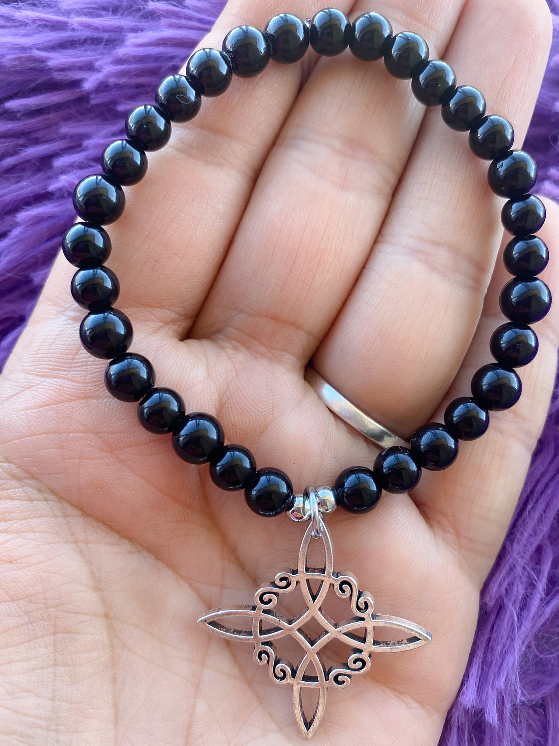 Pulsera ónix negro nudo de bruja  2