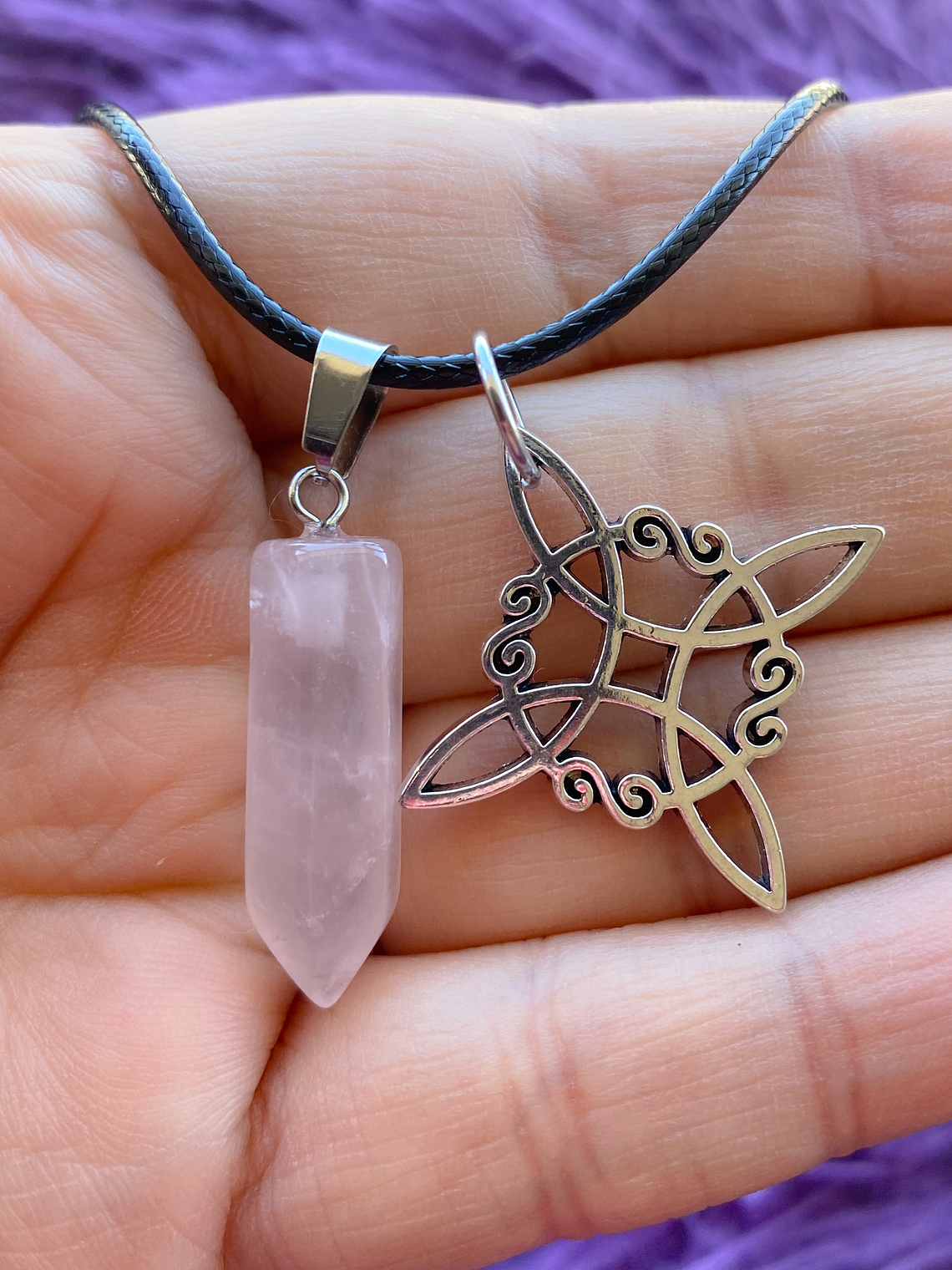 Collar nudo de bruja punta cuarzo rosa natural  1