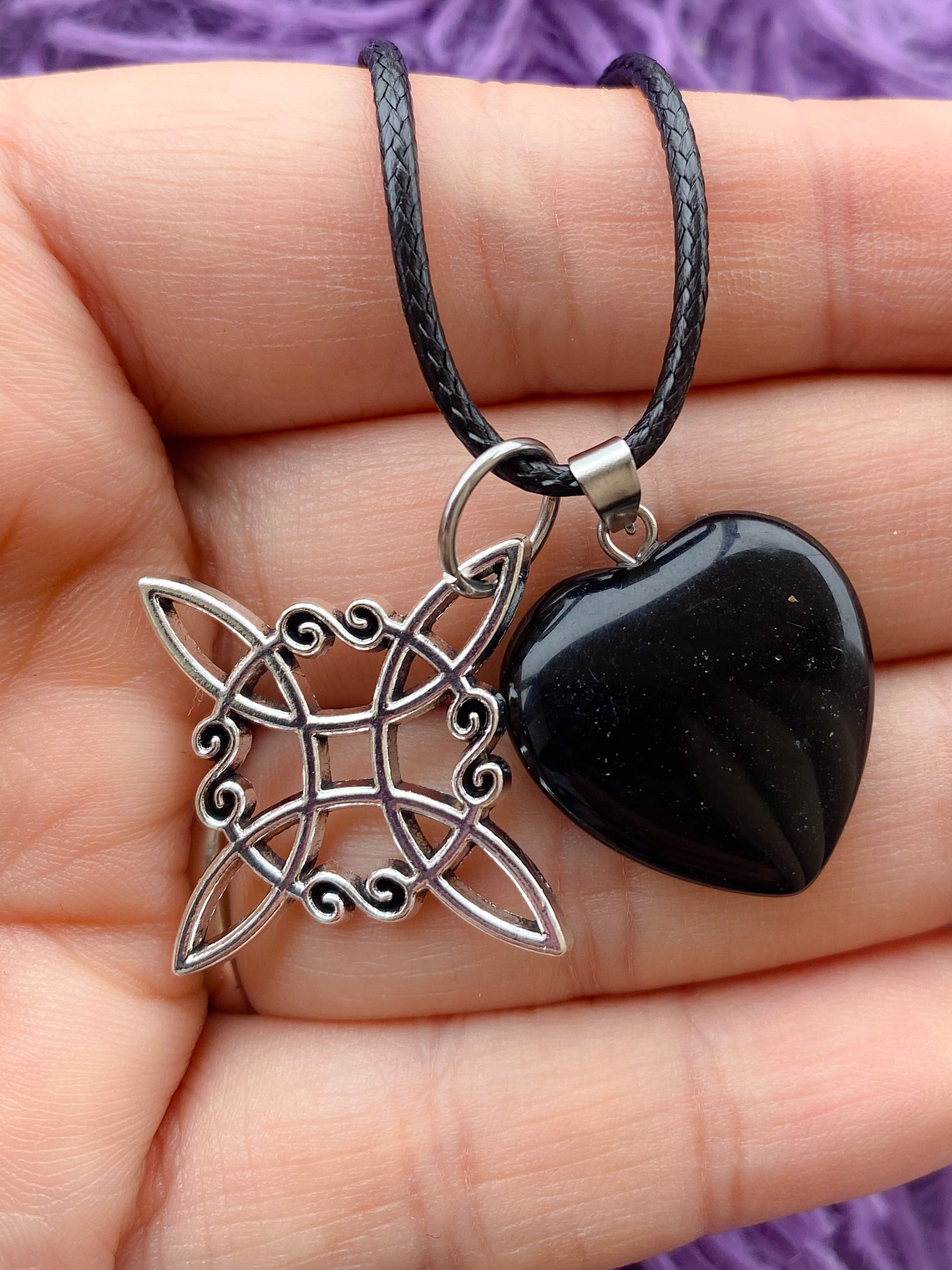 Collar nudo de bruja corazón onix negro  1