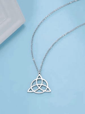 Collar triqueta acero inoxidable 