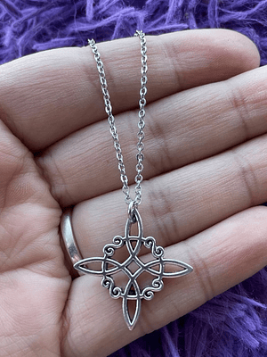 Collar nudo de bruja 