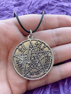 Colgante tetragramaton 
