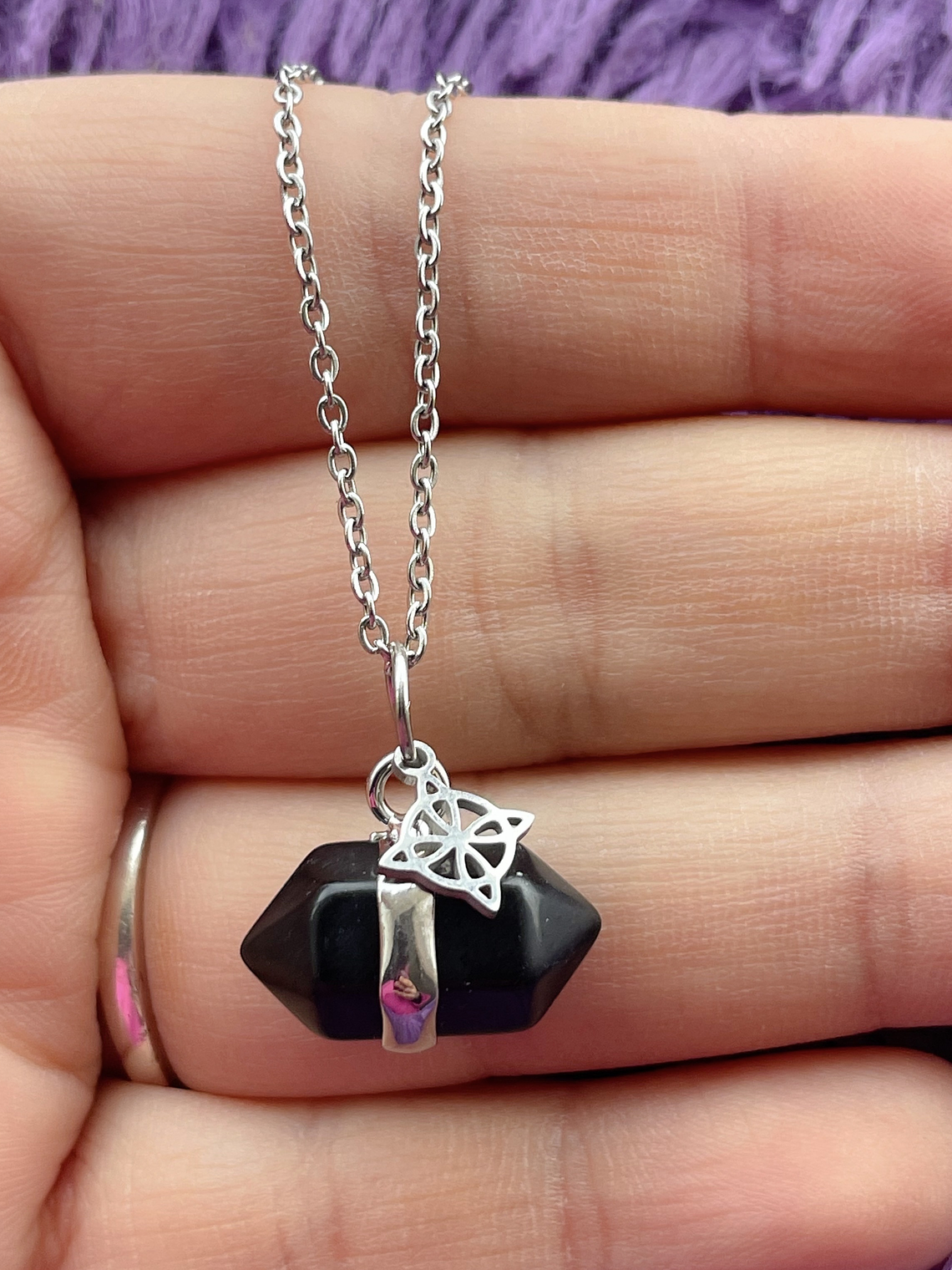 Collar ónix negro nudo de bruja  2