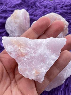 Cuarzo rosa en bruto natural 