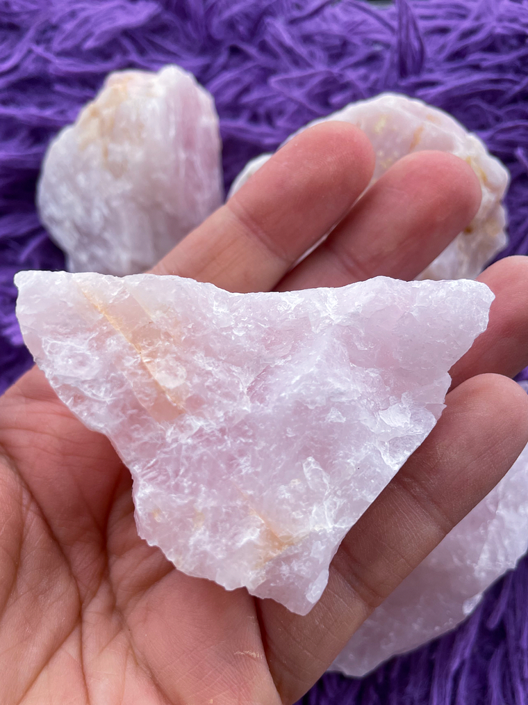 Cuarzo rosa en bruto natural  2