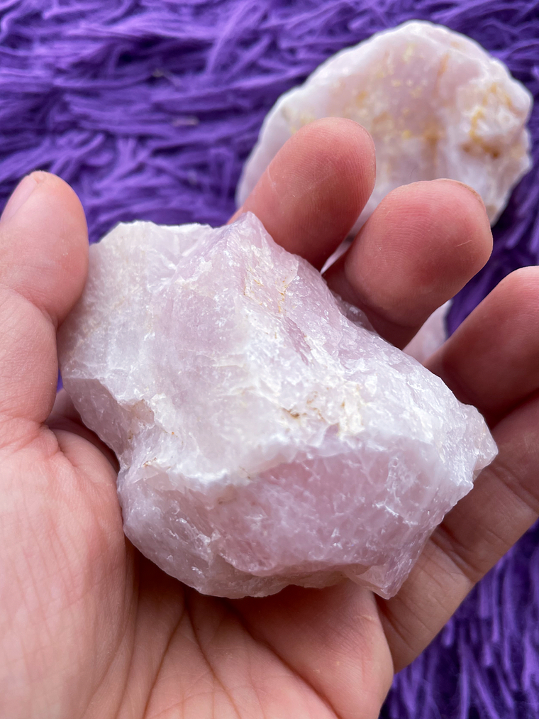 Cuarzo rosa en bruto natural  3