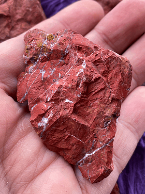 Jaspe rojo en bruto natural 