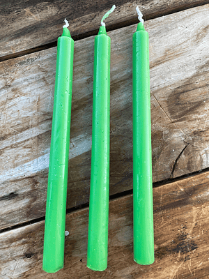 Vela verde lisa estilo candelabro