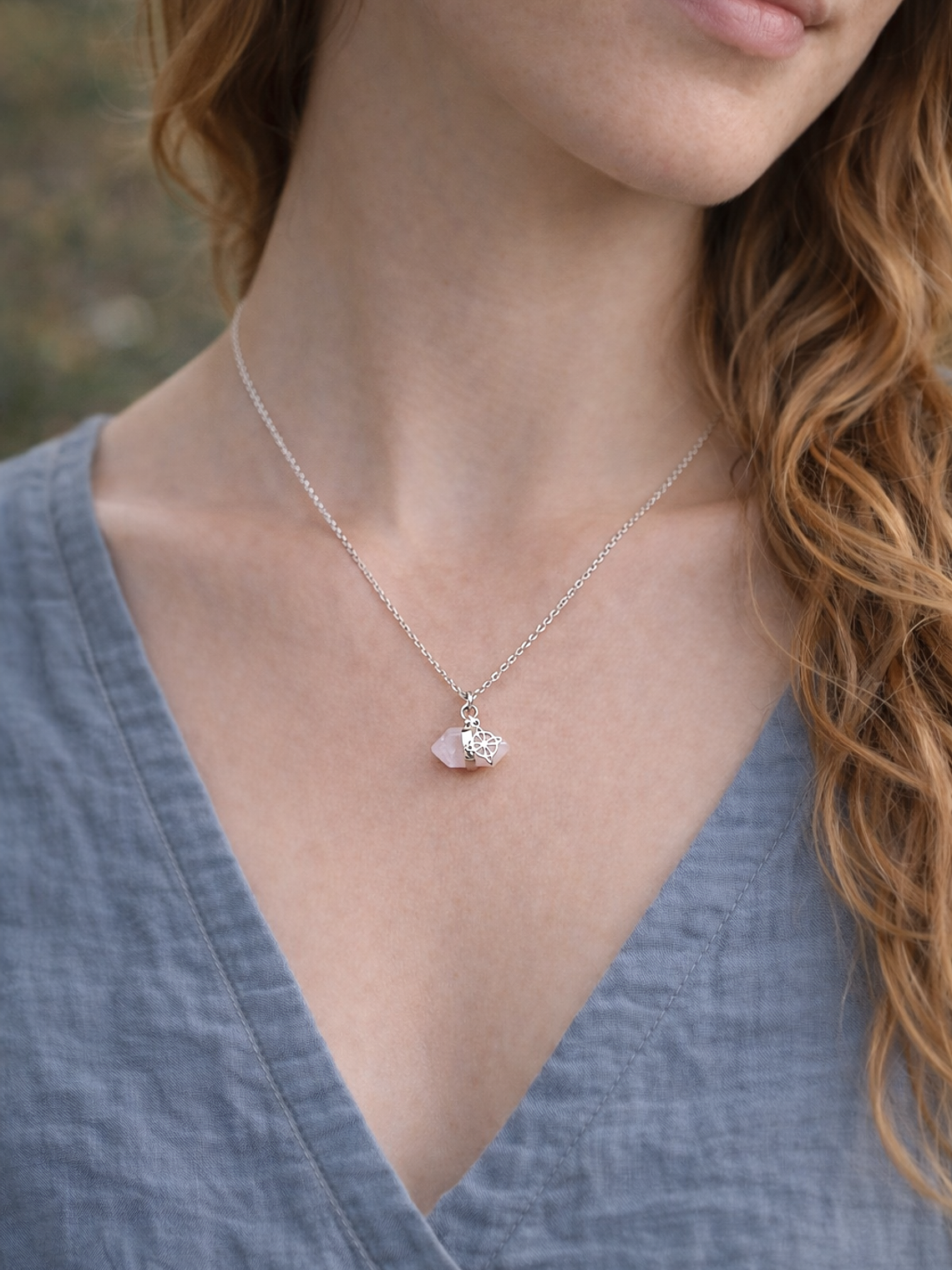 Collar cuarzo rosa natural nudo de bruja  1