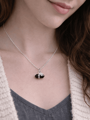 Collar ónix negro nudo de bruja 