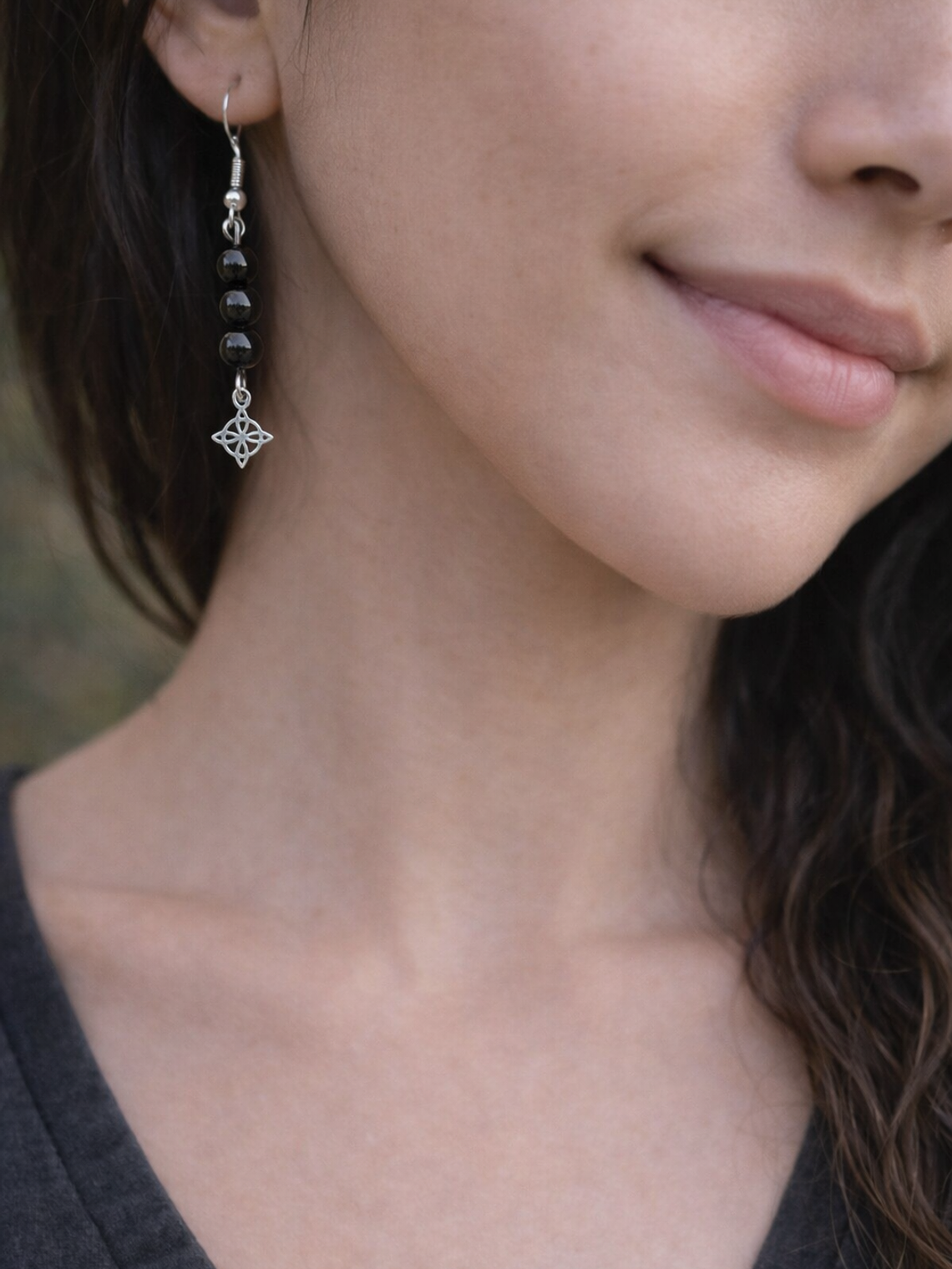 Aros onix negro nudo de bruja acero  1