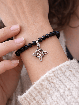 Pulsera ónix negro nudo de bruja 
