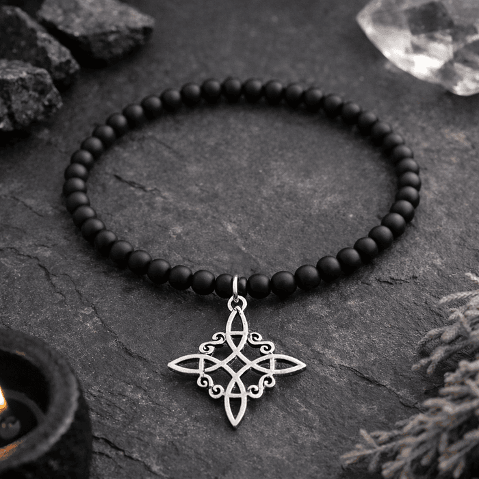 Pulsera ónix negro mate nudo de bruja 