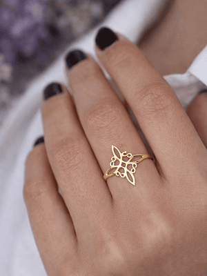 Anillo nudo de bruja acero inoxidable dorado 