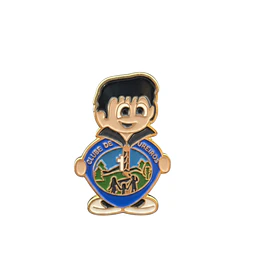 Turco niño con logo aventurero