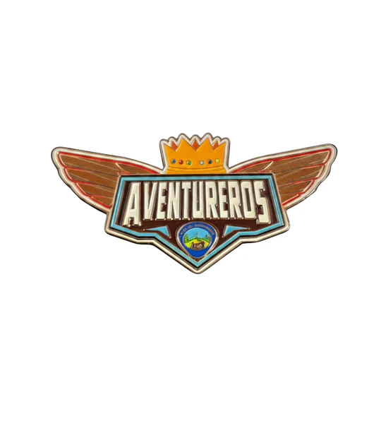 Pin aventurero con alas 