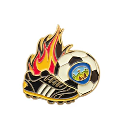 Pin futbolero aventurero pelota y zapato