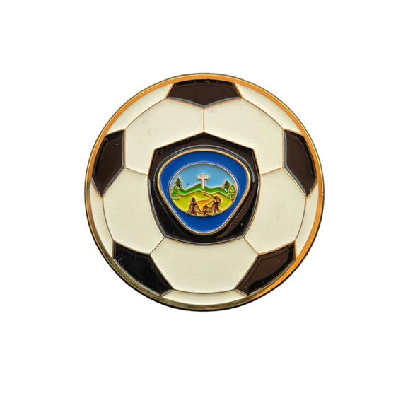 Pin futbolero aventurero pelota 
