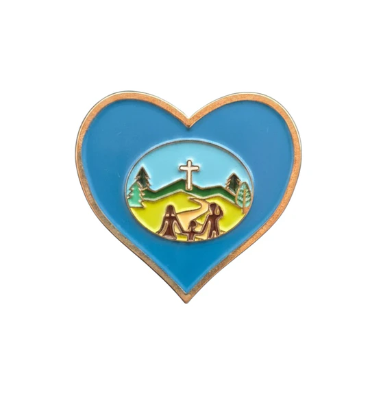 Pin corazón aventurero 