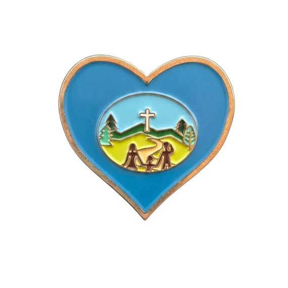 Pin corazón aventurero 