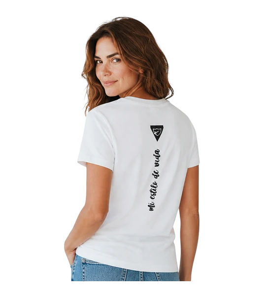 Polera conquistadores blanca, un estilo de vida 