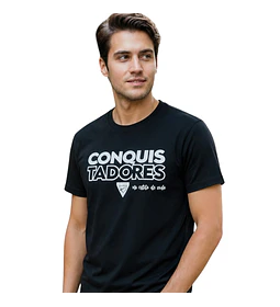 Polera Conquistadores negra, un estilo de vida 