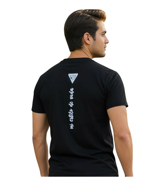 Polera Conquistadores negra, un estilo de vida 