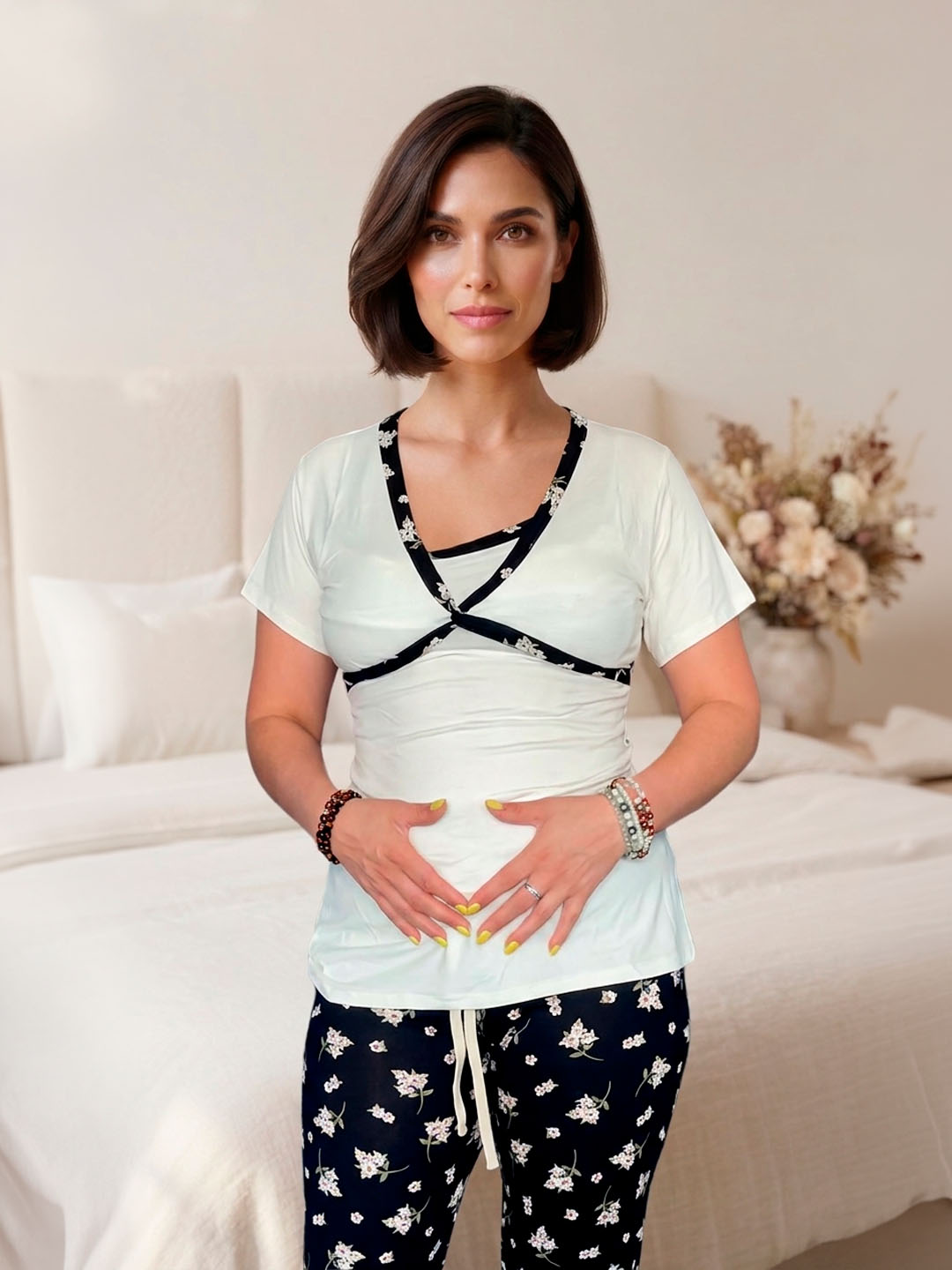 Pijama Maternal Cruzada Manga Corta: Dual-Skin - Negro Floreado 3