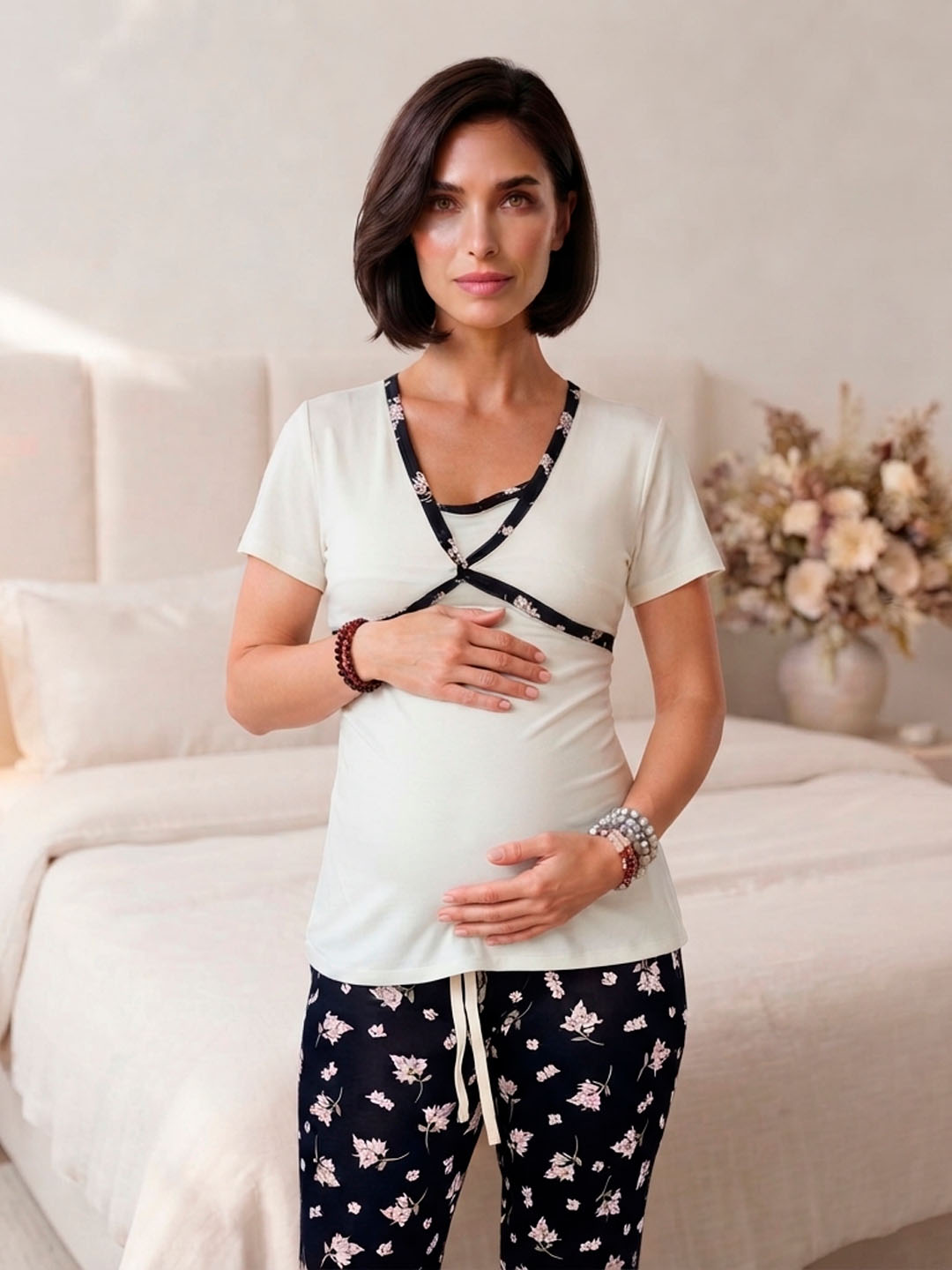 Pijama Maternal Cruzada Manga Corta: Dual-Skin - Negro Floreado 9