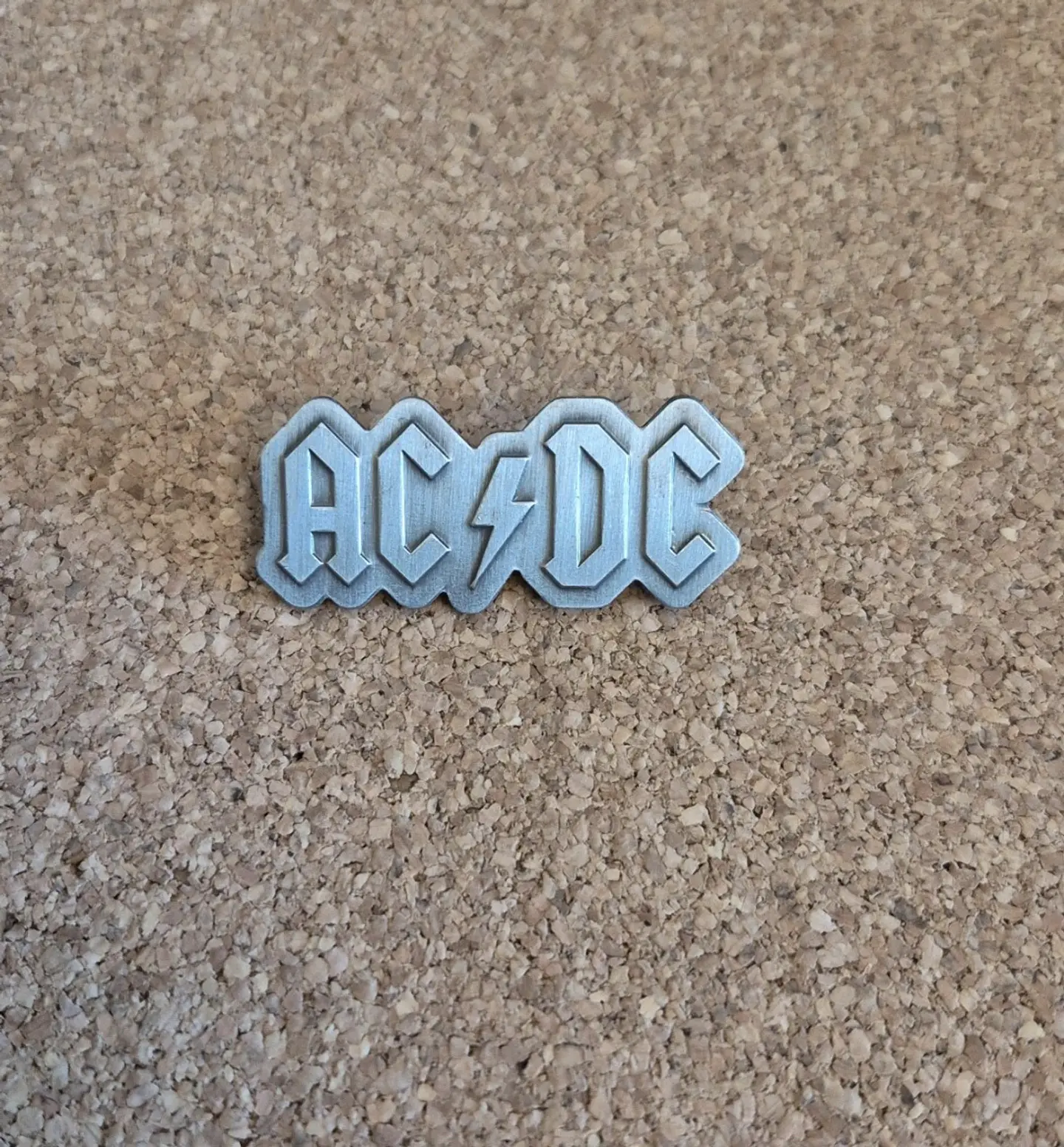 Pin AC/DC - Iconic Lightning Bolt (Double Clutch) 2