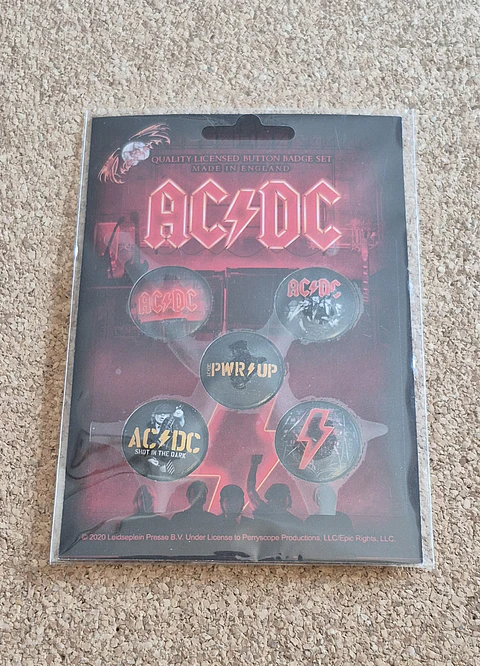 AC/DC - Badge Set Oficial "PWR UP / Shot In The Dark" (Pack de 5 Pins)