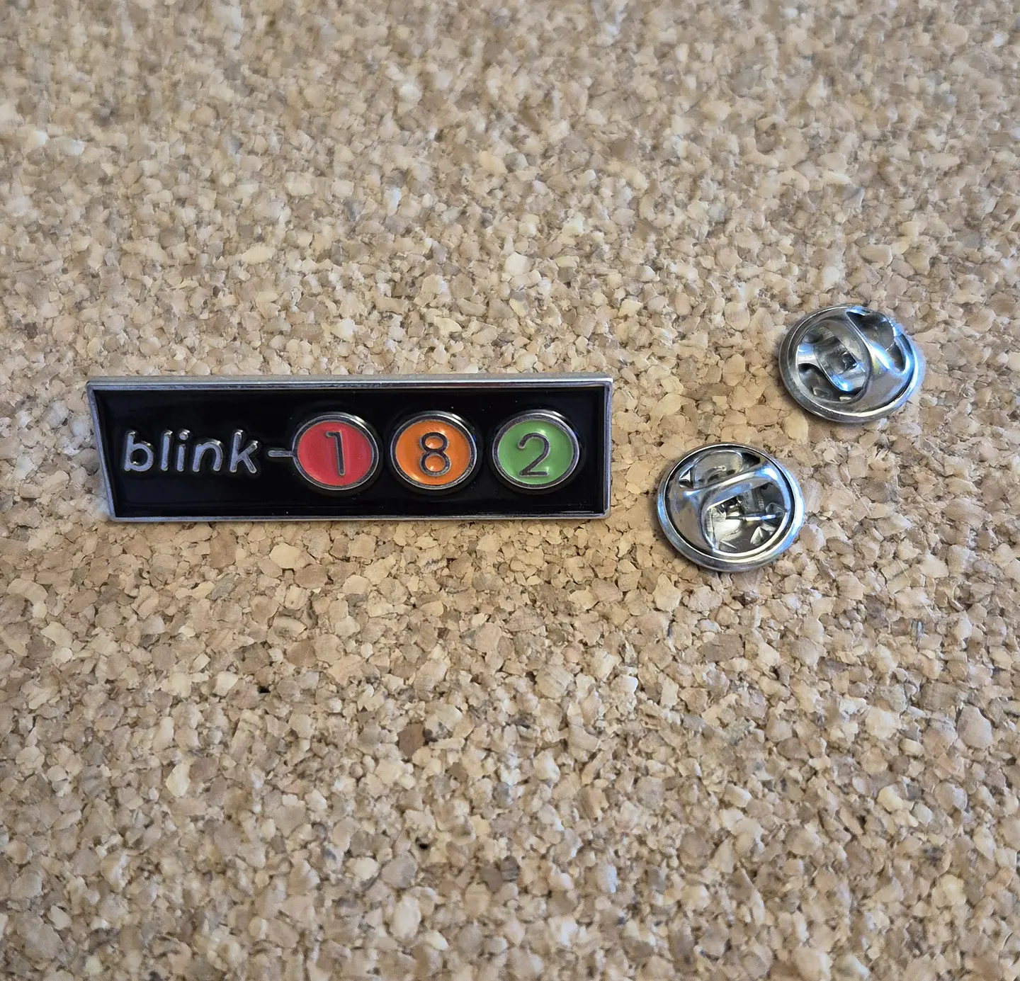 Pin Blink-182 - Classic Logo (Double Clutch) 1