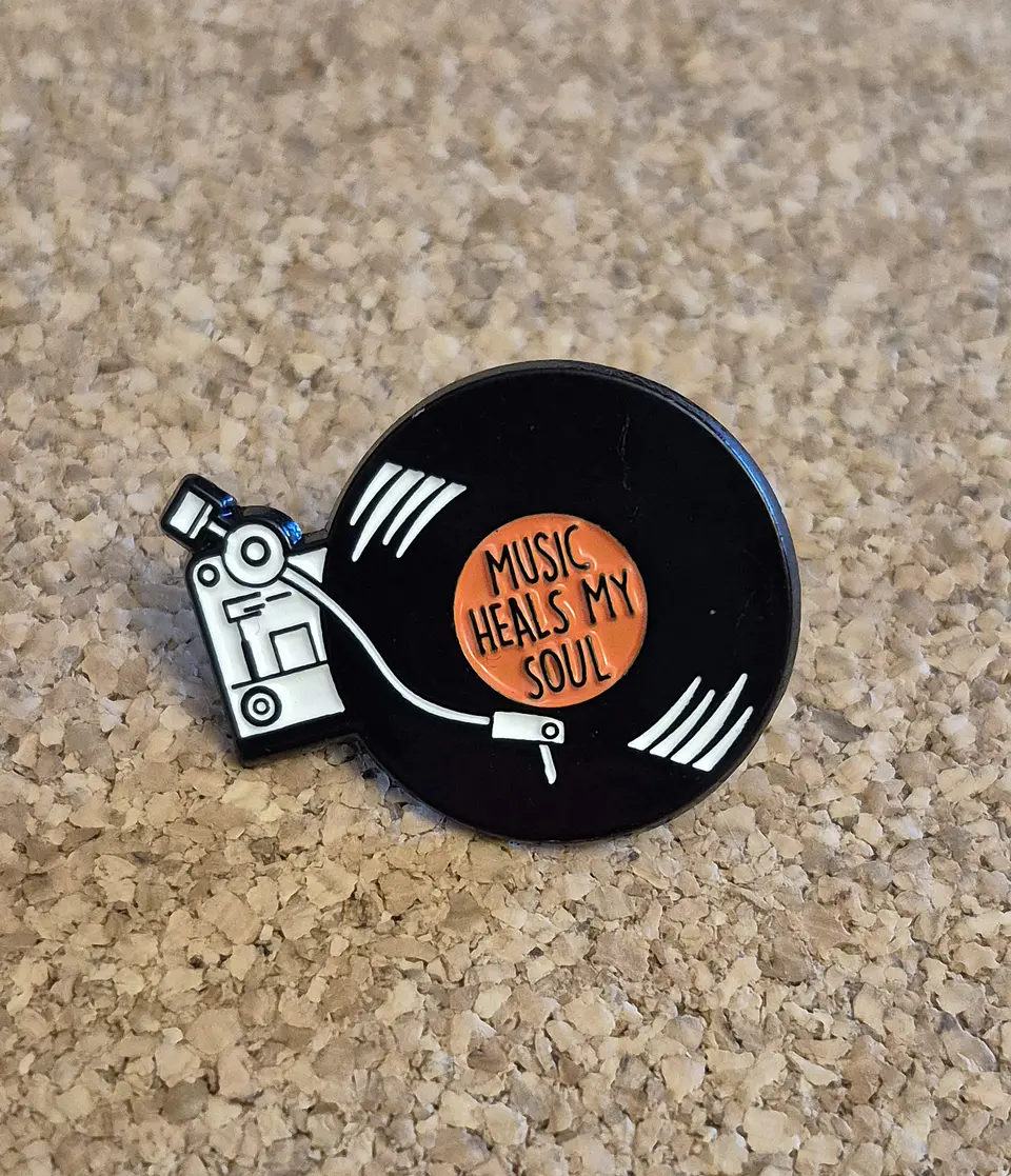 Pin Vinyl Record - Music Heals My Soul (Single Clutch) 1