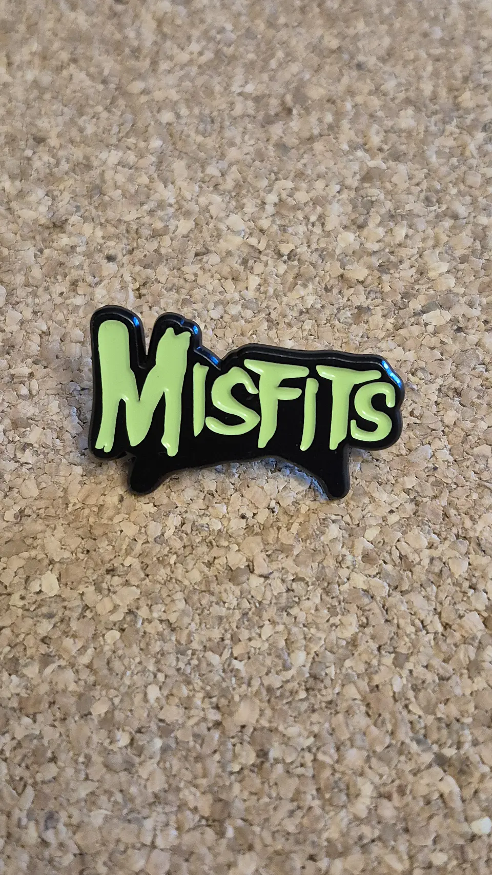 Pin Misfits - Green Logo (Single Clutch) 2