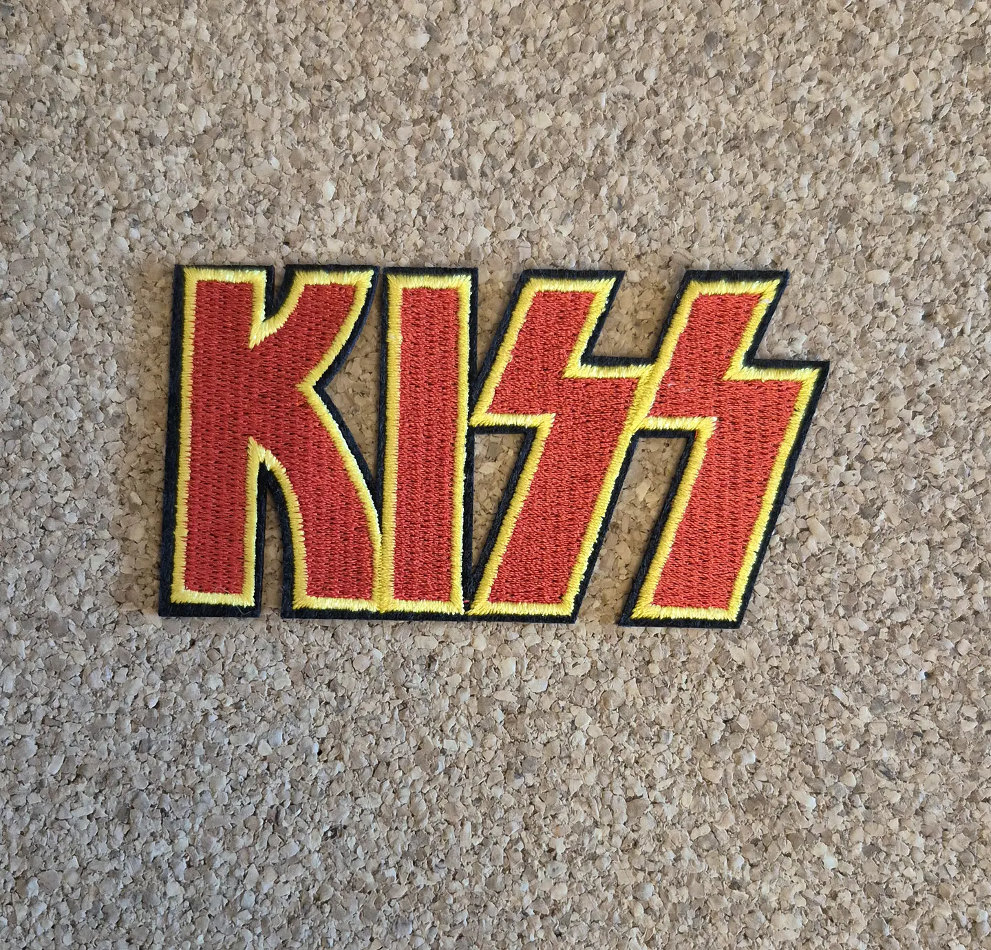 Kiss Patch – Embroidered (Iron-on) 2 Modelos  1