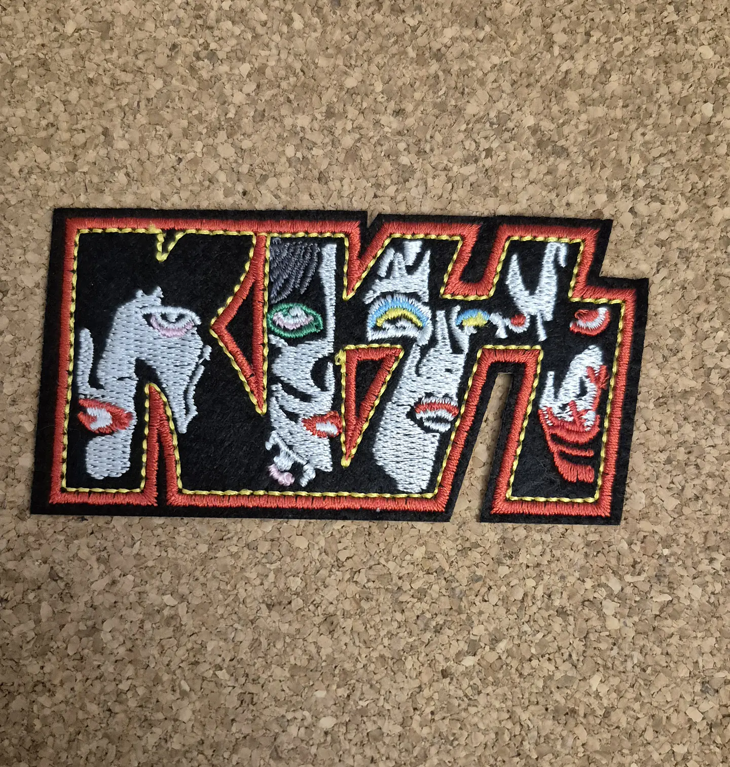 Kiss Patch – Embroidered (Iron-on) 2 Modelos  2