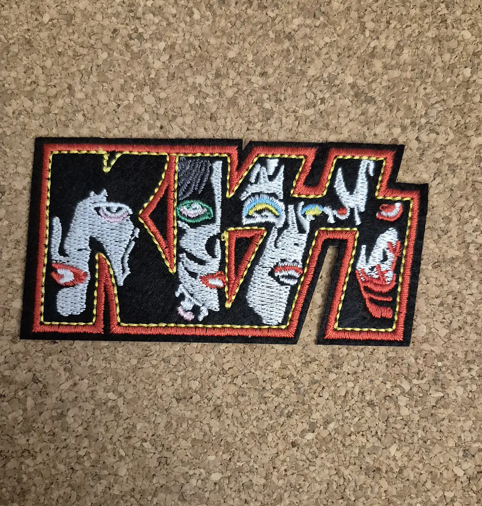 Kiss Patch – Embroidered (Iron-on) 2 Modelos  2
