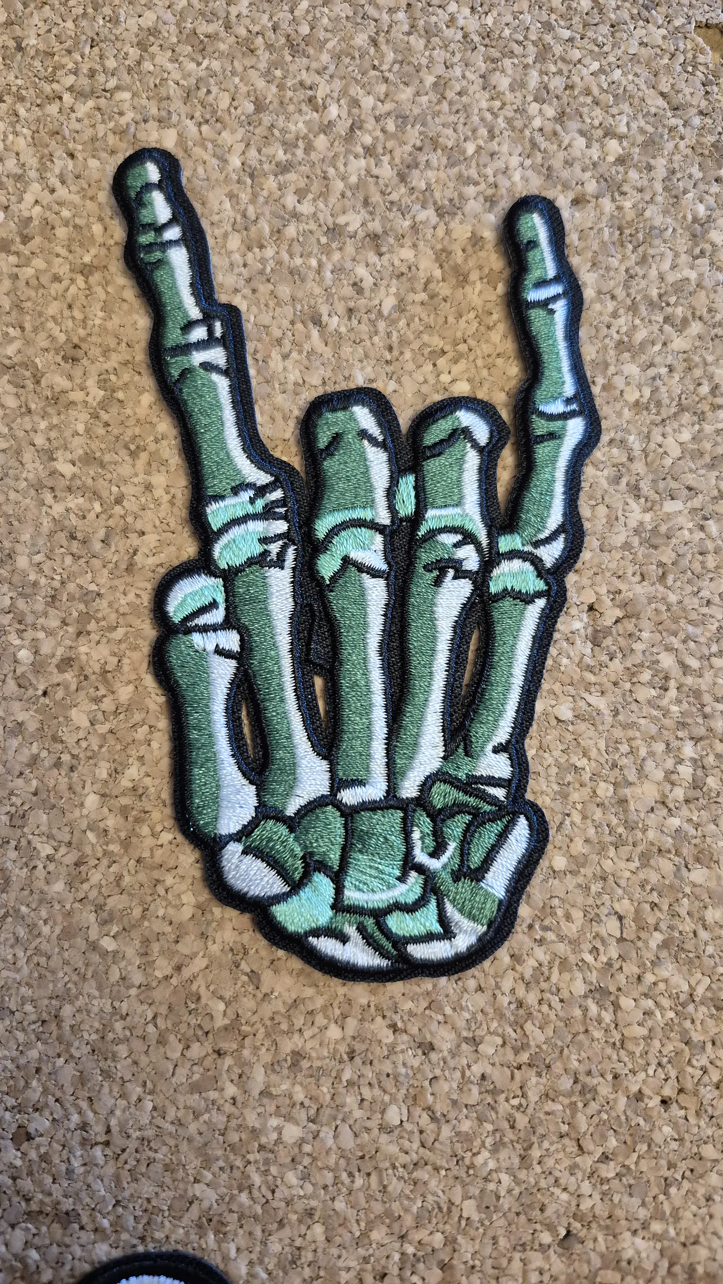 Skeleton Hand Metal Sign Patch (Iron-On) 3 modelos 2