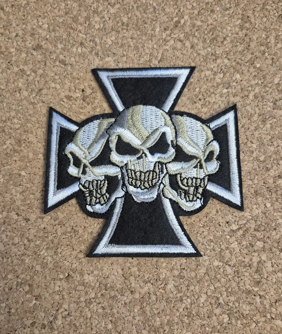Skull & Skeleton Patches (Iron-On) – 10 Modelos  1