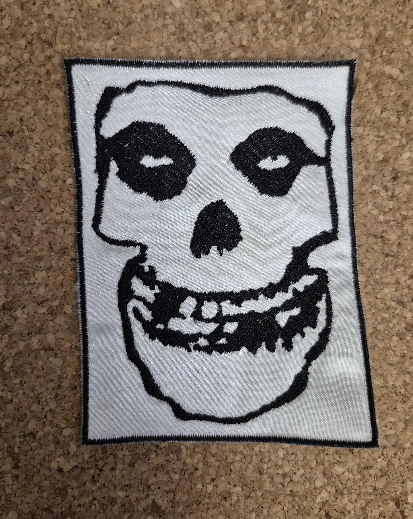 Misfits - Embroidered & Woven 2 Modelos (Desde 8€) 2