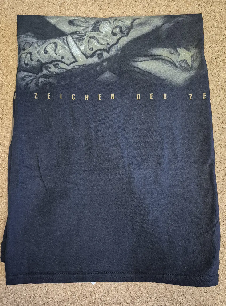 T-Shirt Serum 114 – Im Zeichen der Zeit Graphic Design (Tamanho S e M) 3