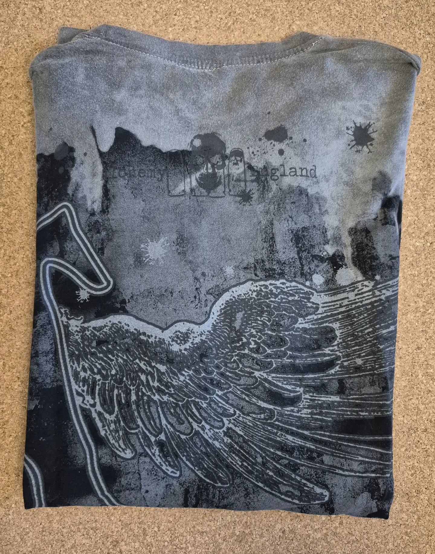 T-Shirt Alchemy England – Alternative Graphic Design (Tamanho S e M) 3
