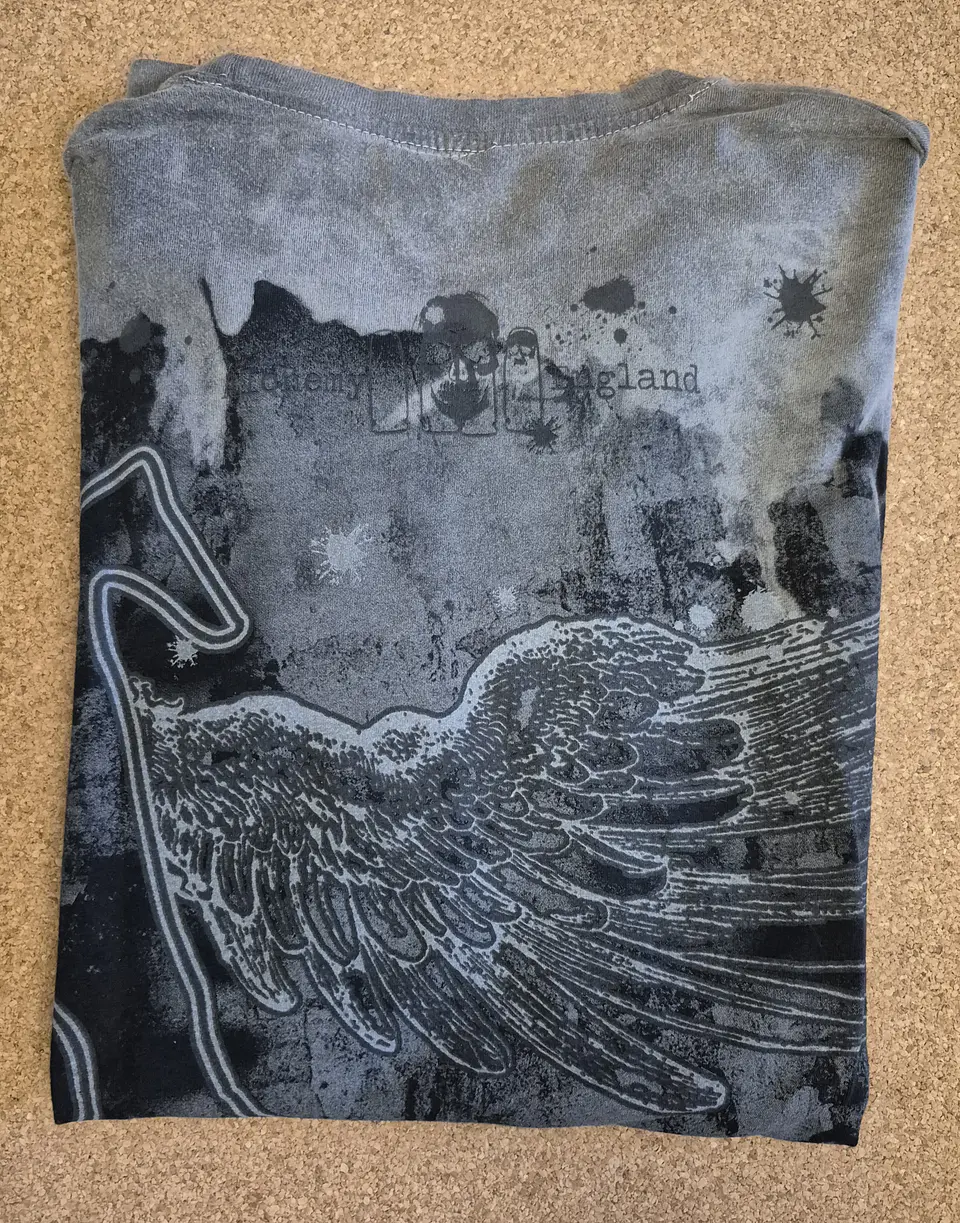 T-Shirt Alchemy England – Alternative Graphic Design (Tamanho S e M) 3