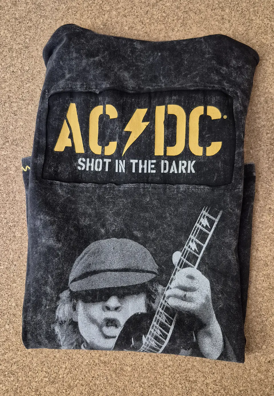 ​Polo AC/DC – Shot in the Dark Graphic Design (Tamanho M) 4