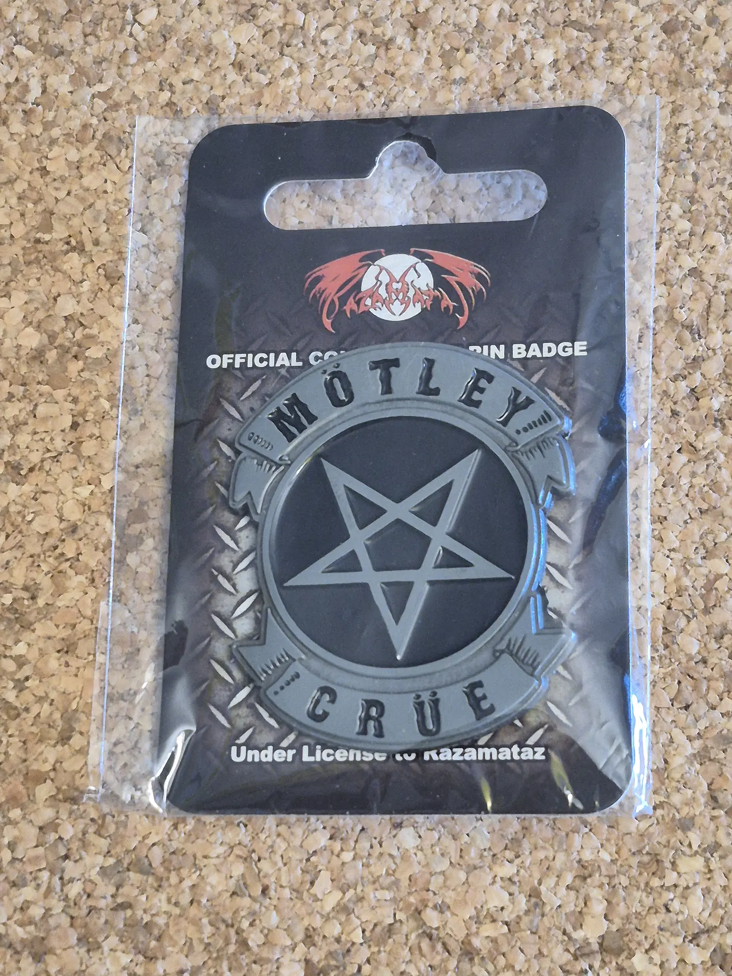 ​Pin Mötley Crüe - Pentagrama Logótipo (Double Clutch) 1