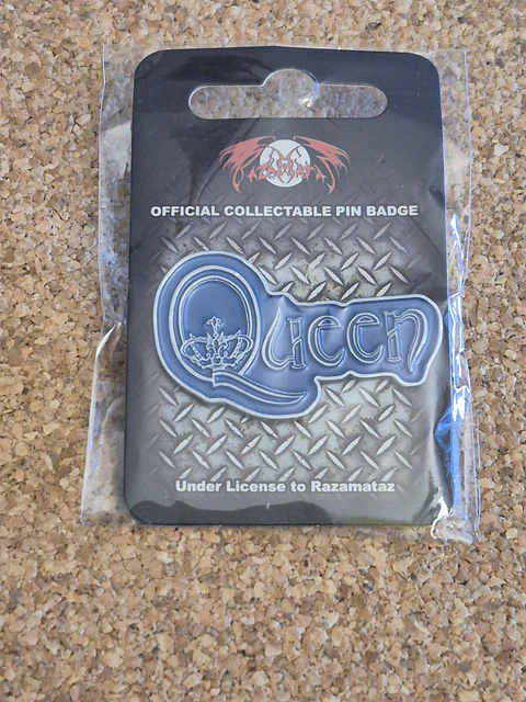 Pin Queen - Brasão Logótipo Clássico (Double Clutch)